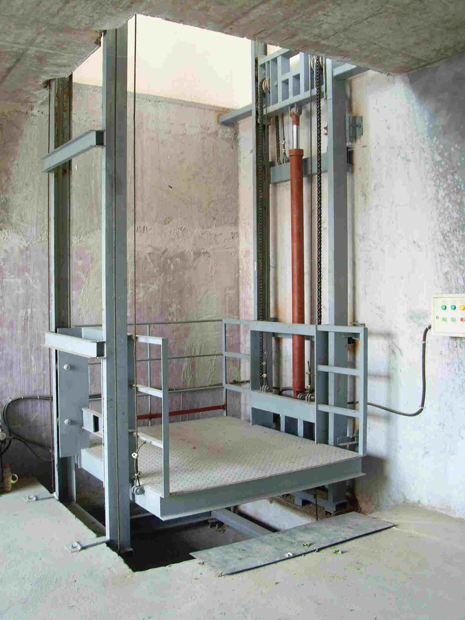 縷化升降平臺  大興安嶺家用電梯  導軌鏈條升降機  